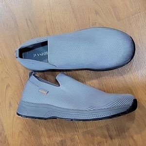 Jiashibo nonsl gray mesh slip on shoes waterproof comfortable washable sz 9 NEW…
